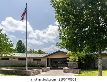 Murfreesboro, Tennessee -2022: Stones River National Battlefield. Battle Of Stones River Site, A Key Battle Of The American Civil War. Visitor Center Exterior With American Flag.