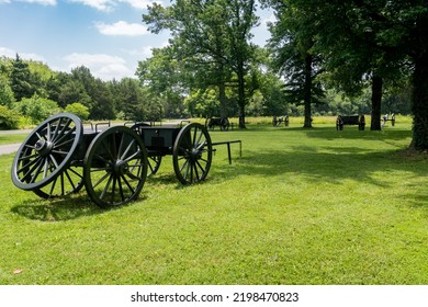 Murfreesboro, Tennessee -2022: Stones River National Battlefield. Battle Of Stones River Site, A Key Battle Of The American Civil War. Cannons, Caisons, And Limbers Mark The Union Battle Position. 