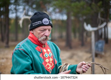 MURMANSK, RUSSIA - SEPTEMBER 18: Unidentified Sami People At Sami Village, A Finno-Ugric People Inhabiting Sápmi, Which Today Encompasses Large Northern Parts Of Norway, Sweden, Russia On Sep 18, 2019