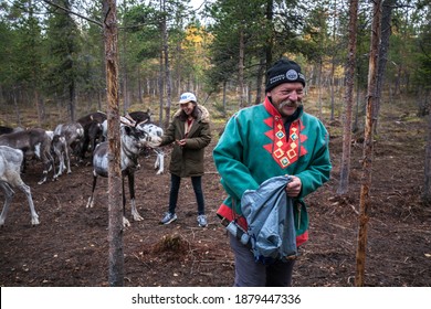 MURMANSK, RUSSIA - SEPTEMBER 18: Unidentified Sami People At Sami Village, A Finno-Ugric People Inhabiting Sápmi, Which Today Encompasses Large Northern Parts Of Norway, Sweden, Russia On Sep 18, 2019