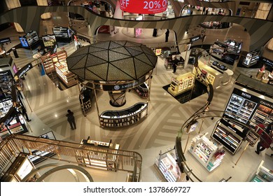 Muscat, Airport/ Oman - 12.23.2018. Empty Shops In Duty Free Without Buyers