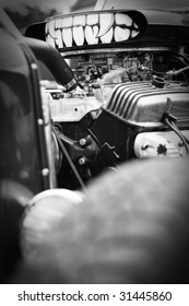 Muscle car engine with teeth