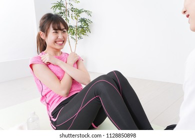 筋トレ 女性 日本人 の画像 写真素材 ベクター画像 Shutterstock