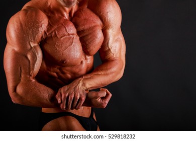 Muscular Male Body Part 스톡 사진(지금 편집) 529818232