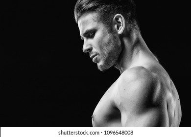 Muscular Sexy Model Sports Young Man On A Dark Background. Black And White Portrait Of Sporty Healthy Strong Brutal Muscle Guy With A Modern Trendy Hairstyle.