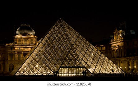 Musee Du Louvre At Night