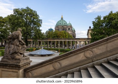 Museumsinsel Mit Blick Auf Den Berliner Dom