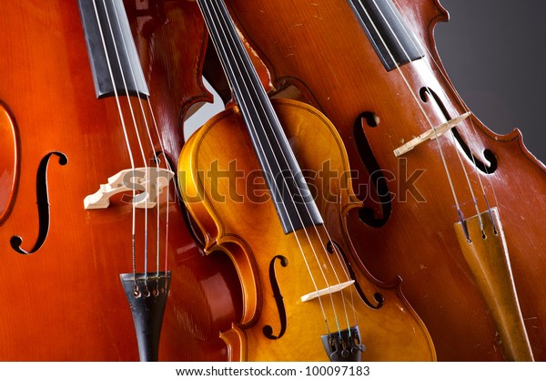 Music Cello in the dark\
room
