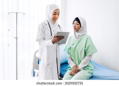 Muslim Asian Woman Doctor Service Help Support Discussing And Consulting Talk To Muslim Woman Patient At Meeting Health Medical Care Express Trust Concept In Hospital.healthcare And Medicine