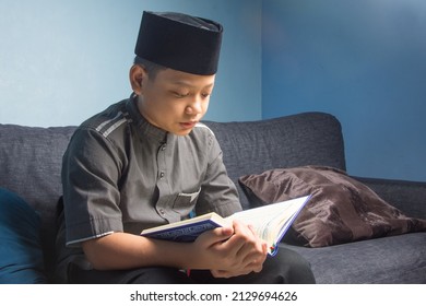 1,232 Asian Student Read Quran Images, Stock Photos & Vectors ...