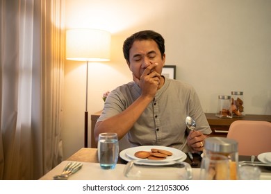 Muslim Couple Having Break Fast Or Sahur In The Morning