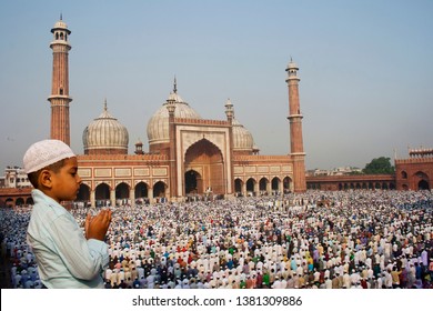 Muslim Devotees offer Eid-ul-fitr prayers at Jama Masjid, Meena Bazaar, Chandni Chowk, Delhi, 16 October 2013