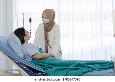 Muslim Doctors Wearing Masks The Visit Was Conducted Senior Female Patients Lying On Hospital Beds.