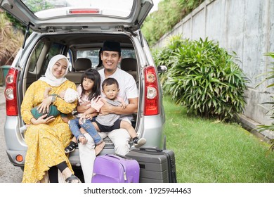 Muslim Family Ready To Holiday While Sitting On The Trunk Of Their Car Together