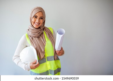 Muslim Female Architect. Arab Architect Are Planning New Project. Muslim Female Construction Engineer. Portrait Of Arab Architect. Muslimah Pretty Girl. Female Muslim Engineer With Headscarf