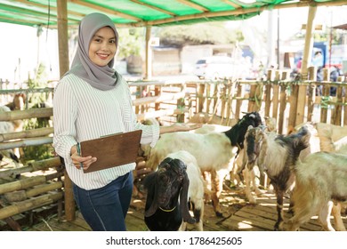 812 Female farmer muslim Images, Stock Photos & Vectors | Shutterstock