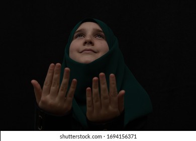 Muslim Girl Praying For Goods