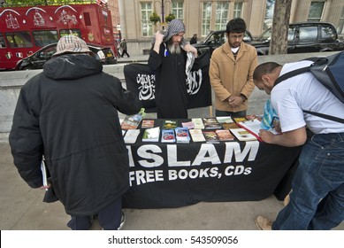 Muslim Group Hands Out Leaflets About Islam, And To Sign Against Islamophobia, Trafalgar Square, London,16/05/2009