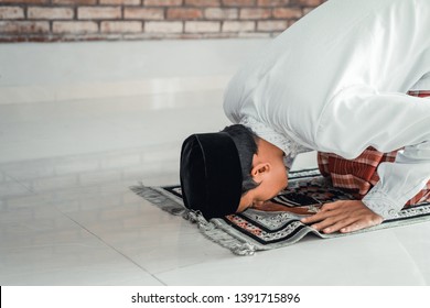 13,503 Muslim Cap Images, Stock Photos & Vectors | Shutterstock