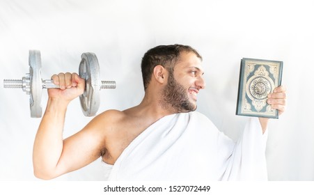 Muslim Man Showing The Strength Of The Holy Quraan