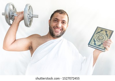 Muslim Man Showing The Strength Of The Holy Quraan