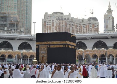 Muslim Pilgrims Kaaba Great Mosque Mecca Stock Photo 1310839895 ...