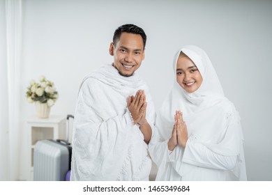 Muslim Pilgrims Wife Husband Wearing White Stock Photo 146 picture pic