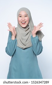 Muslim woman feeling surprise emotion