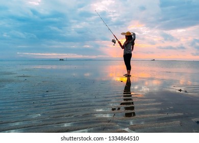 369 Woman deep sea fishing Images, Stock Photos & Vectors | Shutterstock