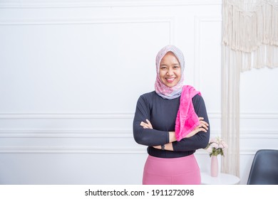 Muslim Woman Getting Ready For A Workout. Young Muslim Woman Ready To Running And Excercise Inside Living Room. Young Sporty Muslim Woman Athlete In Sportswear