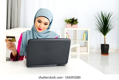 Muslim Woman Online Shopping