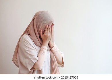 Muslim Woman Praying For God During Work From Home.