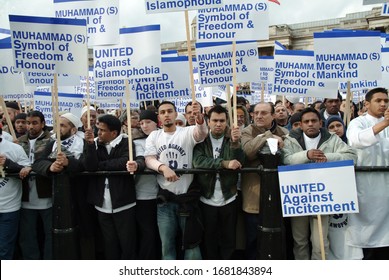 Muslims protests in Trafalgar sq against islamophobia /London/UK / 12-02-2006