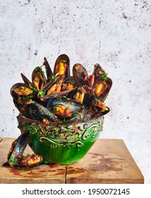 Mussels Marinara, typisches italienisches Rezept. Auch Mussels alla Tarantina in Apulien genannt.