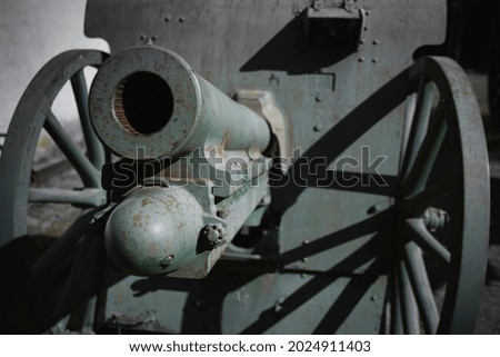 Muzzle artillery in a museum