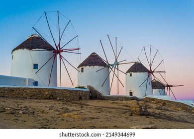 Mykonos Windmühlen, ein Symbol der griechischen Insel Mykonos im Kykladen-Archipel, Ägäisches Meer, Griechenland.