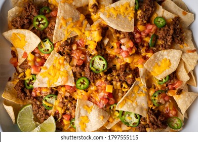 nachos in white iron pan 