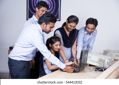 NAGPUR, MAHARASHTRA, INDIA, 11 APRIL 2016 : University Professor Demonstrating And Teaching Young Students Of Information Technology Engineering At The Classroom.