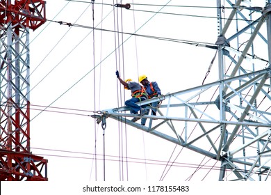 NAGPUR-INDIA-JUNE 26 : Transmission Line Tower & Worker At Test Station For Tower Load Test, June 26, 2015 Nagpur Province, India