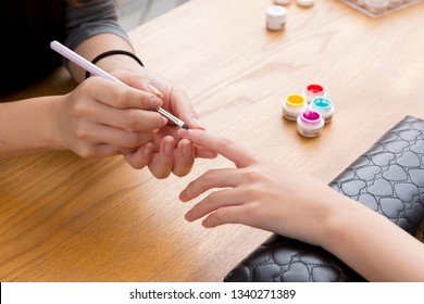 Nailist Painting Nails