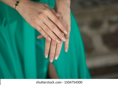 What Color Nails With Emerald Green Dress 