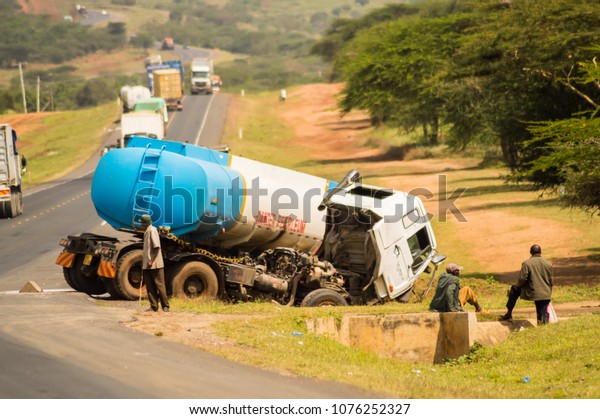 Nairobi,Kenya,Afrique-06/01/2018.Tanker\
truck crashed and return on the road from Nairobi and Mombasa to\
Kenya in\
Africa