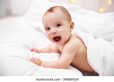 Naked Adorable Baby Lying On Soft Foto Stok Shutterstock