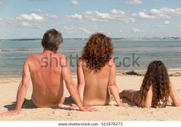 Nackt familie strand