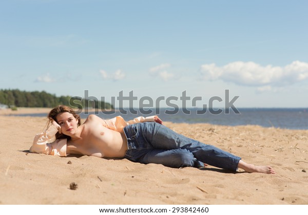 Beach Girls Naked