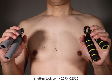 Naked Japanese Man Who Trains Grip Strength With Hand Grips