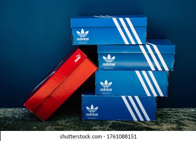 NAKHON PATHOM, THAILAND-MAY 31, 20120 : Boxes Sneaker Adidas And Puma From Germany Band Which Is A Popular Brand Of Sports Shoes Around The World.