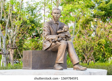 NAKHON PATHOM,THAILAND - JANUARY 27,2018 : Monument Of Mahidol Adulyadej,Prince Of Songkhla At Mahidol University (Salaya).
