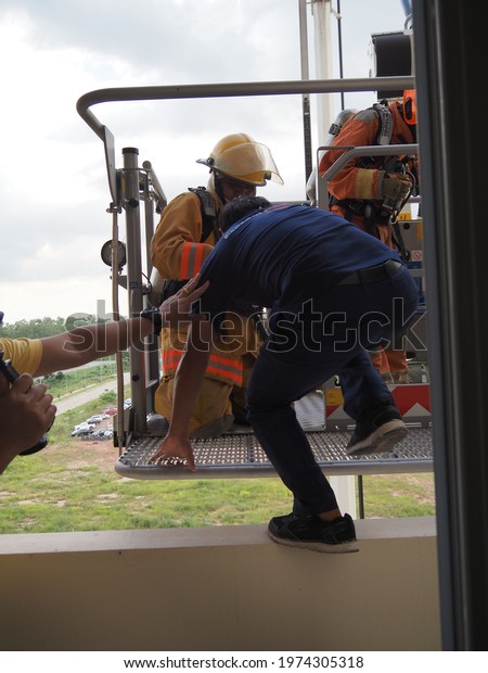 Nakhon Ratchasima, Thailand-16 September 2020:\
Fire teams practice helping stranded people in high-rise buildings\
by cable car at Suranaree University of Technology Hospital, Korat,\
Thailand.