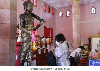 Nakhon Sawan, Thailand, October 23, 2020 Asian Women Travel In A Thai Temple Name Wat Woranat Banphot Ready To Put On A Mask For Cleanliness Prevention Of COVID 19